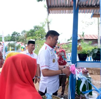 Hari Ke Dua Kunjungan Kerja, Adnan Resmikan Rumah Data Kampung KB di Parigi