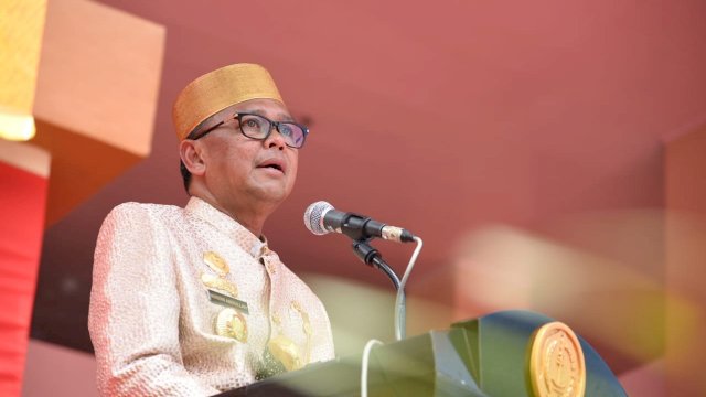 Gubernur Sulsel, Nurdin Abdullah memberikan arahan pada hari jadi bone yang ke-689, di Lapangan Merdeka Watampone, Sabtu (06/04/2019).