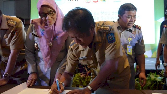 Bupati Soppeng, Andi Kaswadi Razak tandatangani perjanjian kerjasama dengan Bank Sulselbar dan BPN, di Hotel Four Point Sheraton Makassar, Senin (09/04/2019).