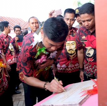 Adnan-Kio Resmikan Kantor Desa Bontosunggu Bajeng