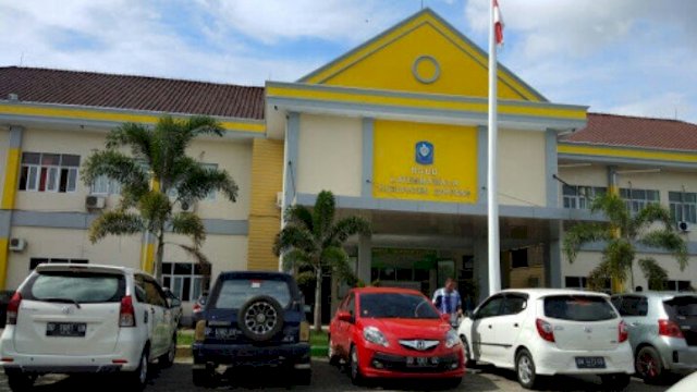 Gedung RSUD Latemmamala Kabupaten Soppeng tampak dari depan. (Foto: Istimewa)