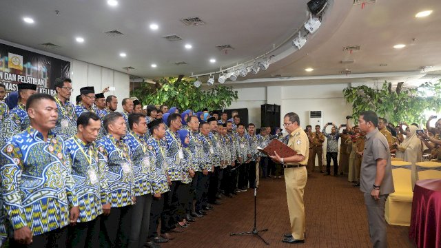 Wali Kota Makassar, Moh. Ramdhan 'Danny' Pomanto mengukuhkan KPM, di hotel Cendotel, Senin (15/04/2019).