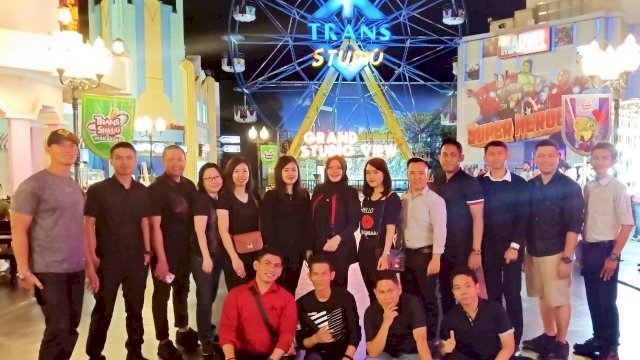 Jajaran Head Of Department Gammara Hotel saat outing di Trans Studio Mall Makassar, Senin (15/04/2019).