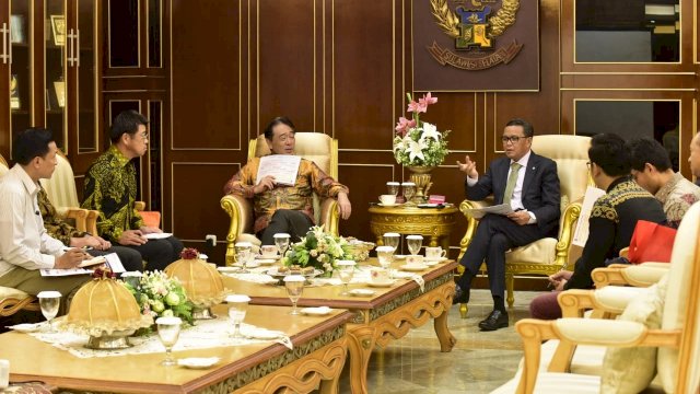 Gubernur Sulsel Nurdin Abdullah, menerima kunjungan konjen Jepang Miyakawa Katsutoshi, dan President Direktur PT Marubeni Indonesia Takeshi Mamiya, Ruang Kerja Kantor Gubernur, Kamis (18/04/2019).