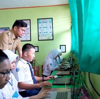 Pantau Langsung UNBK, Bupati Gowa Bersyukur Tak Ada Kendala