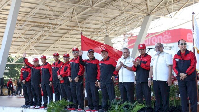 Pembukaan Porseni Ke-VII tingkat kota Makassar, di Lapangan Karebosi Makassar, Senin (22/04/2019).