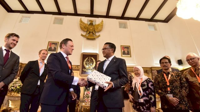Gubernur Sulsel, Nurdin Abdullah menerima kunjungan Duta Besar Kerajaan Belanda, di Rumah Jabatan Gubernur Sulsel, Selasa (23/04/2019).