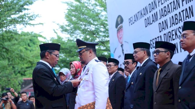 Wali Kota Makassar, Moh. Ramdhan Pomanto melantik 14 Pejabat lingkup pemerintah kota Makassar, Selasa (23/04/2019).