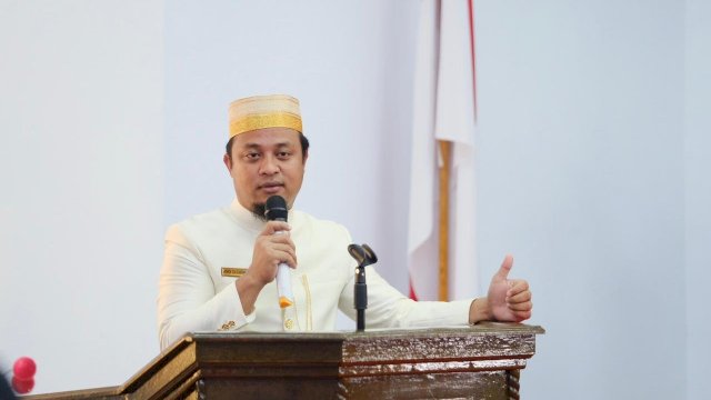 Wakil Gubernur Sulsel Andi Sudirman Sulaiman memberikan arahannya di perayaan HUT Luwu Utara, Sabtu (27/04/2019).