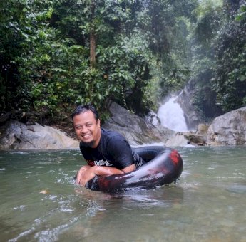 Keseruan Wakil Gubernur Sulsel Menikmati Air Terjun Bantimurung Luwu Utara