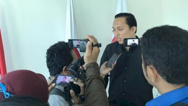 Budi Kamrul Diwawancarai awak media beberapa waktu lalu. (Dok. Pribadi)