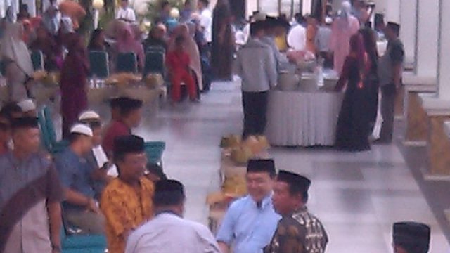 Ribuan Warga Padati Rujab Bupati Soppeng, Ada Apa?