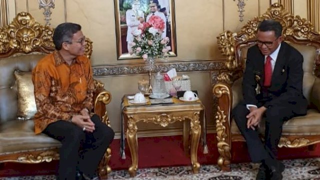 Wali Kota Parepare, Taufan Pawe, menemui Gubernur Sulsel, Nurdin Abdullah, di Rumah Jabatan Gubernur Sulsel, Senin (13/05/2019).