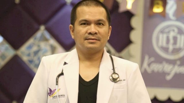 Ketua Angkatan Promines 98 Fakultas Kedokteran UMI, dr. Wachyudi Muchsin SH.
