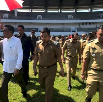 Iqbal Suhaeb dan Nurdin Abdullah Tinjau Stadion Barombong