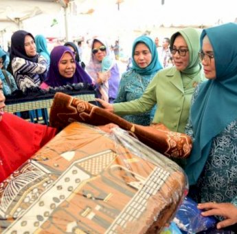 Hadiri Pasar Murah Ramadhan, Pj Ketua PKK Makassar : Ini Bentuk Kepedulian Kepada Warga Pra Sejahterah
