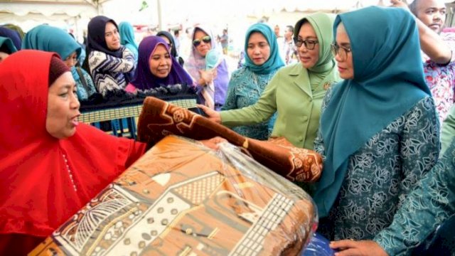 Hadiri Pasar Murah Ramadhan, Pj Ketua PKK Makassar : Ini Bentuk Kepedulian Kepada Warga Pra Sejahterah