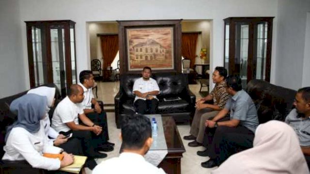 Pj Wali Kota Makassar, Iqbal Suhaeb menerima Pengurus Komite Pemantau Legislatif (Kopel) di Rumah Jabatan Wali Kota Makassar, Rabu (22/05/2019).