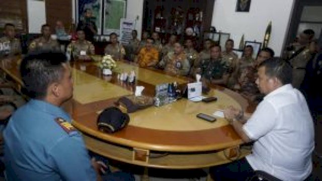 Pj Walikota Makassar, Iqbal Suhaeb menerima kunjungan rombongan Taruna/Taruni Akademi Angkatan Laut tingkat II korps pelaut Angkatan -66 Tahun 2019, di Ruang Kerja Walikota, Balaikota Makassar, Kamis (23/05/2019).