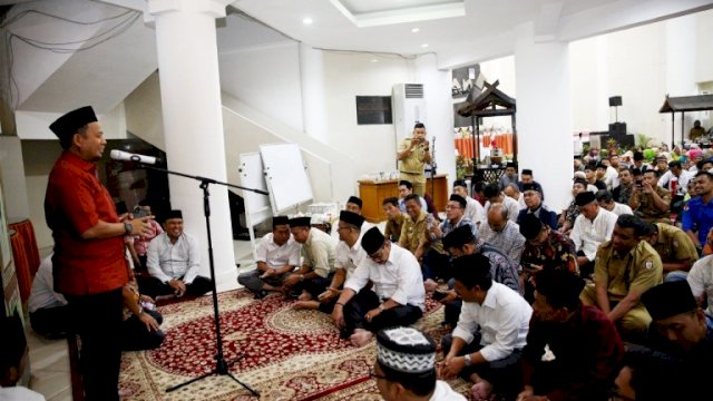 Penjabat Wali Kota Makassar, Iqbal Suhaeb memberikan arahan kepada jajaran SKPD Lingkup Pemerintah Kota Makassar, Senin (13/05/19).