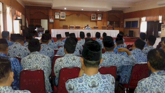 Pertemuan Sekda Soppeng bersama seluruh Kepala SKPD Lingkup Pemerintah Kabupaten Soppeng, di Ruang Pola Kantor Bupati Soppeng, Selasa (21/05/2019).