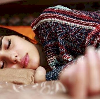 Usai Makan Sahur Jangan Langsung Tidur, Bisa Kena GERD dan Stroke