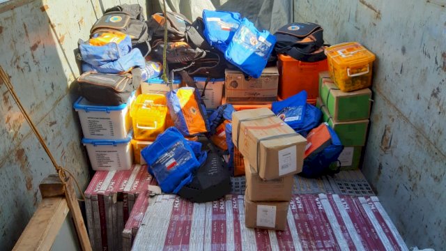 Logistik bantuan untuk korban banjir dan longsor di Kabupaten Enrekang, Toraja dan Luwu.