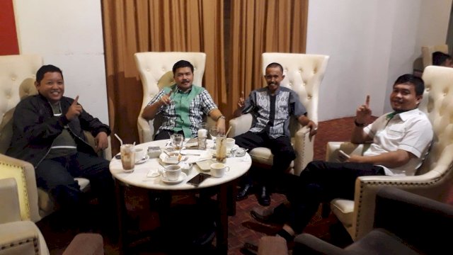 Calon Anggota DPR RI Nomor Urut 1 dari Partai PPP Muh. Aras bersama Tim kerjanya.