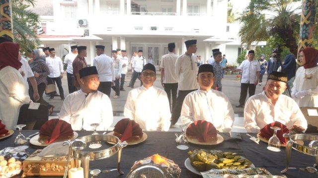 Buka puasa bersama di Rujab Gubernur Sulsel, Minggu (12/05/2019).
