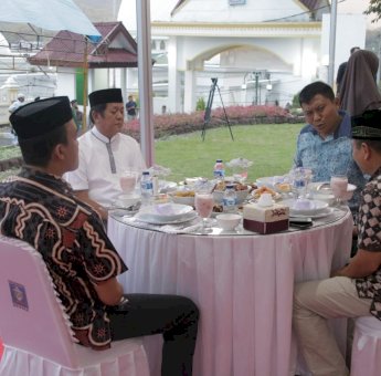 Imam Masjid dan Pasukan Kuning Se-Kabupaten Soppeng Buka Puasa Bersama Andi Kaswadi