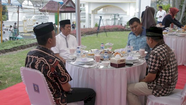 Buka puasa bersama di Rumah Jabatan Bupati Soppeng, Senin (13/05/2019).