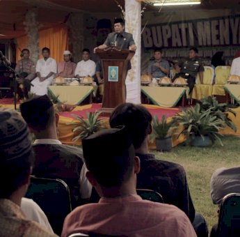 Bupati Soppeng Bantu Pembangunan 2 Masjid di Marioriawa