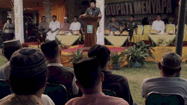 Bupati Soppeng, Andi Kaswadi Razak memberikan sambutannya saat berkunjung ke Kecamatan Marioriawa, Selasa (15/05/2019).