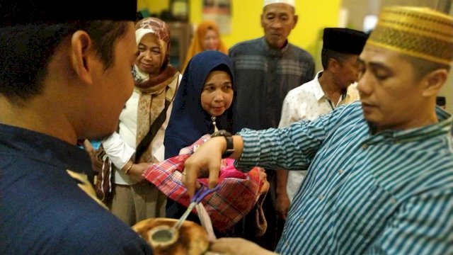 Mantan Wakil Wali Kota Makassar, Syamsu Rizal (Deng Ical) menghadiri buka puasa bersama di salah satu rumah warga kecamatan Manggala, Kamis (16/05/2019).