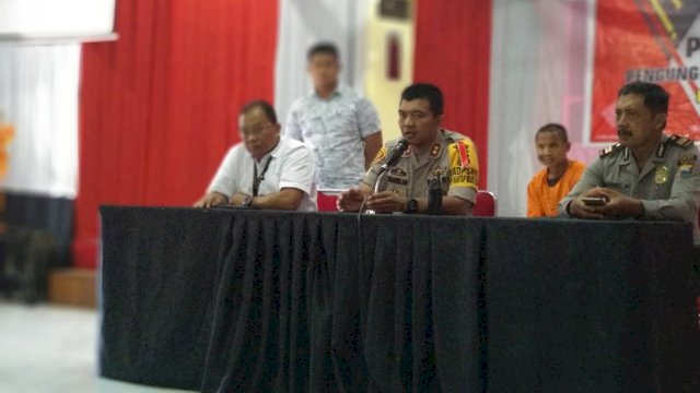 Press Release pembunuhan Muh. Alif bocah 10 tahun, di Kantor Mapolres Bone, Jl. Yos Sudarso, Selasa (21/05/2019).