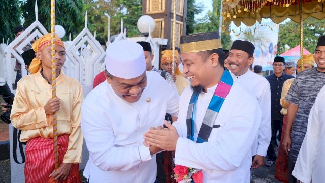 Bupati Bone Andi Fashar Padjalangi bersama Wakil Gubernur Sulsel Andi Sudirman Sulaiman, Jumat (24/05/2019).