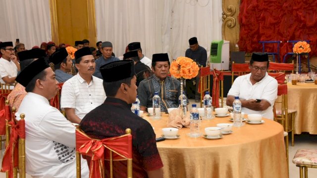Bupati Soppeng, Andi Kaswadi Razak menghadiri buka puasa bersama Ikatan Mahasiswa Pelajar Soppeng Makassar, di Balai Aroepala Makassar, Sabtu (25/05/2019).