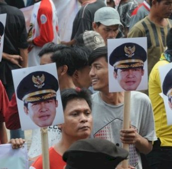 Puluhan Warga Jambi Desak KPK Periksa Wali Kota Sungai Penuh