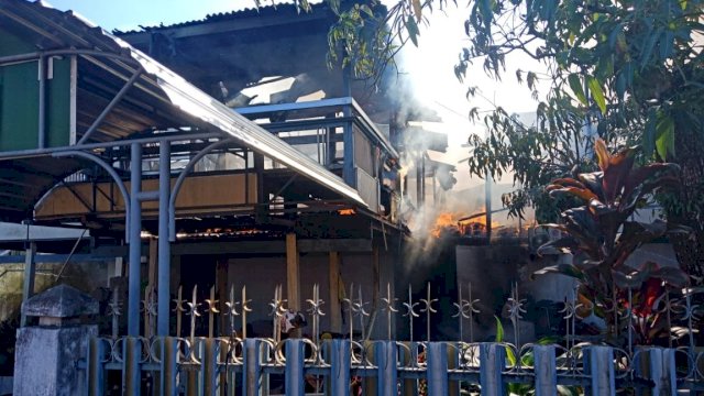 Rumah Semi Permanen di Bone Ludes Terbakar
