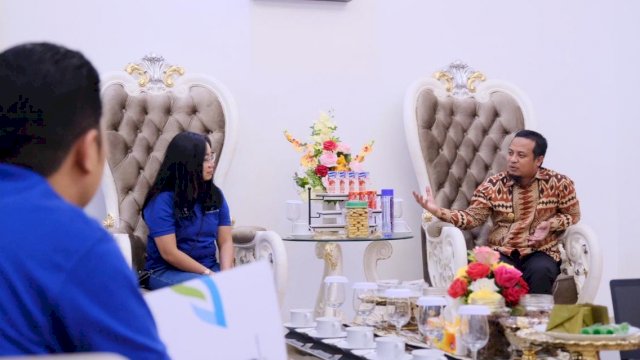 Wakil Gubernur Sulawesi Selatan Andi Sudirman Sulaiman, menerima kunjungan Direktur Pemasaran dan Pelayananan PT Angkasa Pura I (Peraero) Sultan Hasanuddin International Airport Makassar, Devy W Suradji, di Rumah Jabatan Wakil Gubernur, Sabtu (29/06/2019).