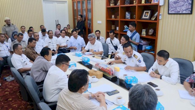 Rapat koordinasi percepatan pembangunan Bendungan Pamukkulu Kabupaten Takalar, berlangsung di ruang rapat Wakil Gubernur Sulsel, Rabu (12/06/2019).