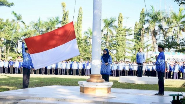 Upacara Hari Kesadaran Nasional di Halaman Kantor Bupati Gowa, Senin (17/06/2019).