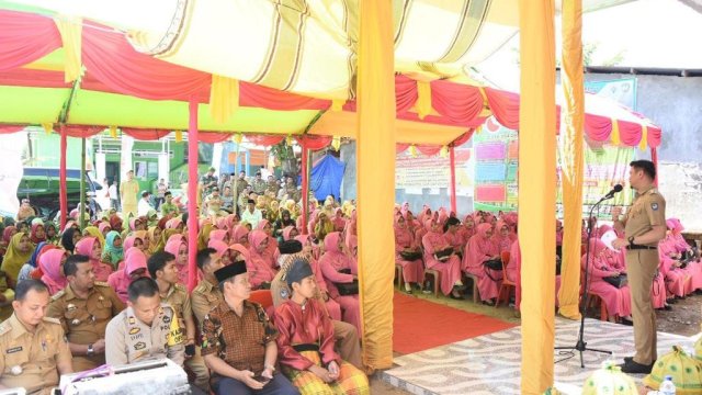 Pencanangan Bulan Bakti Bhayangkara KB Kesehatan Tingkat Kabupaten Gowa, di Halaman Kantor Desa Kampili Kecamatan Pallangga, Selasa (18/06/2019).