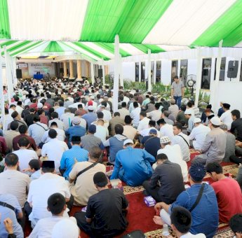 Ustadz Khalid Basalamah Bawakan Kajian Akbar di Rujab Wagub Sulsel