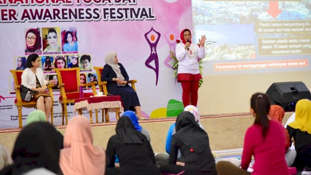 Peringatan Hari Yoga, di Rujab Gubernur Sulsel, Sabtu (22/06/2019).