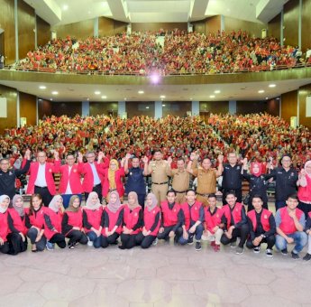 Wagub Sulsel dan Rektor Unhas Lepas 3.916 Mahasiswa KKN