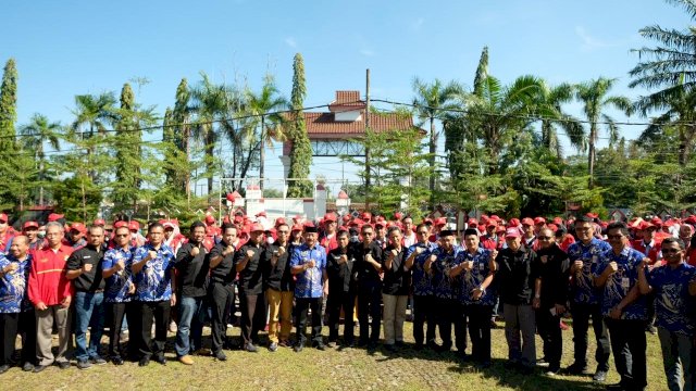 Pelepasan mahasiswa KKN Kebencanaan Univeraitas Hasanuddin Makassar, di Lapangan Kantor Bupati Gowa, Jumat (28/06/2019).