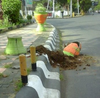 Pot Bunga Depan Rujab Gubernur Sulsel Dirusak OTK, Ini Kata Devo Khaddafi