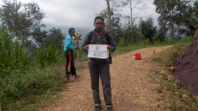 Perintisan jalan Bua Kabupaten Luwu menuju ke Rantepao Toraja.