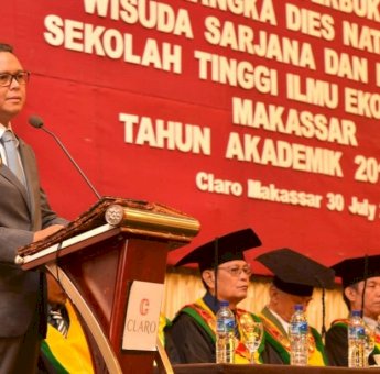 Nurdin Abdullah Motivasi Wisudawan STIE Amkop Makassar